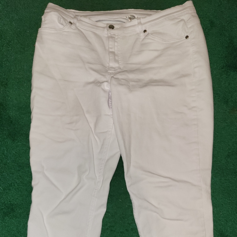 Venus Capris size 12